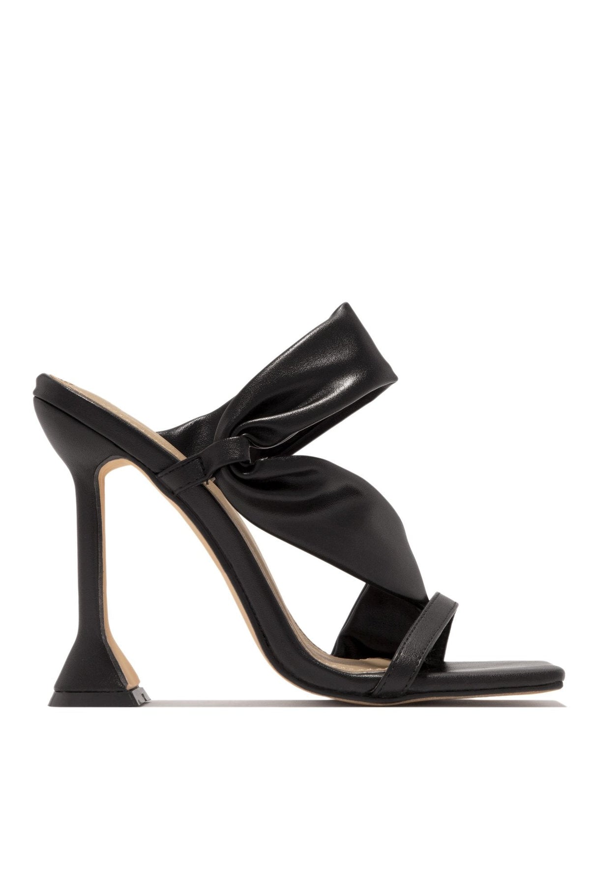 A Vintage Style Heels with Delicate Timeless Details