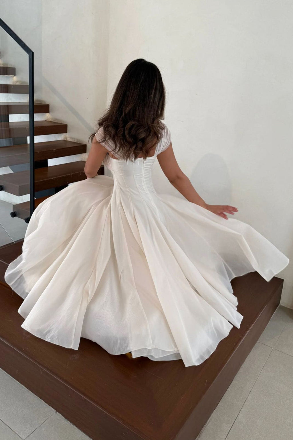 Beautifully Crafted Dress in a Classic Style