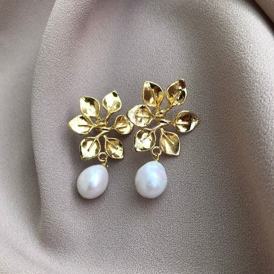 Bright Leaf Golden Pearl Earrings