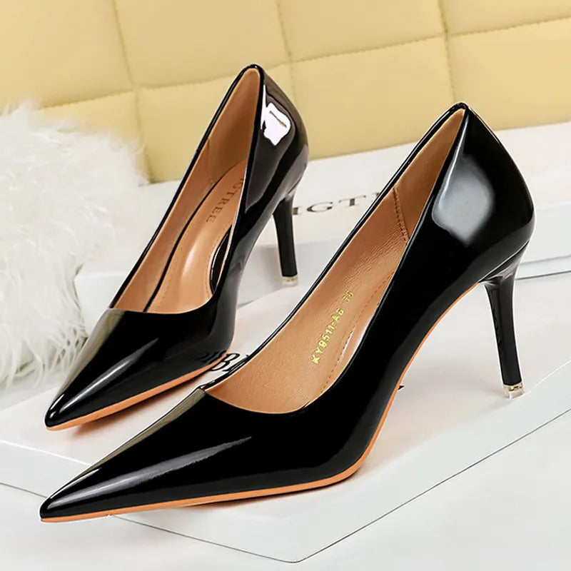 Sophisticated Garment with a Clean Classic Look