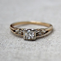 Ring With Zirconia in Gold