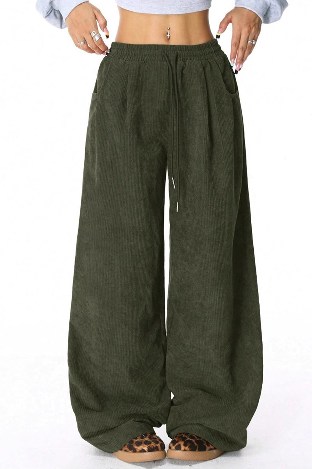 Effortlessly Elegant Pants with a Timeless Design
