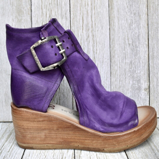 Chic Orthopedic Sandals with Unique Design