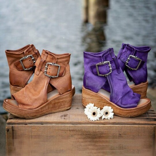 Chic Orthopedic Sandals with Unique Design