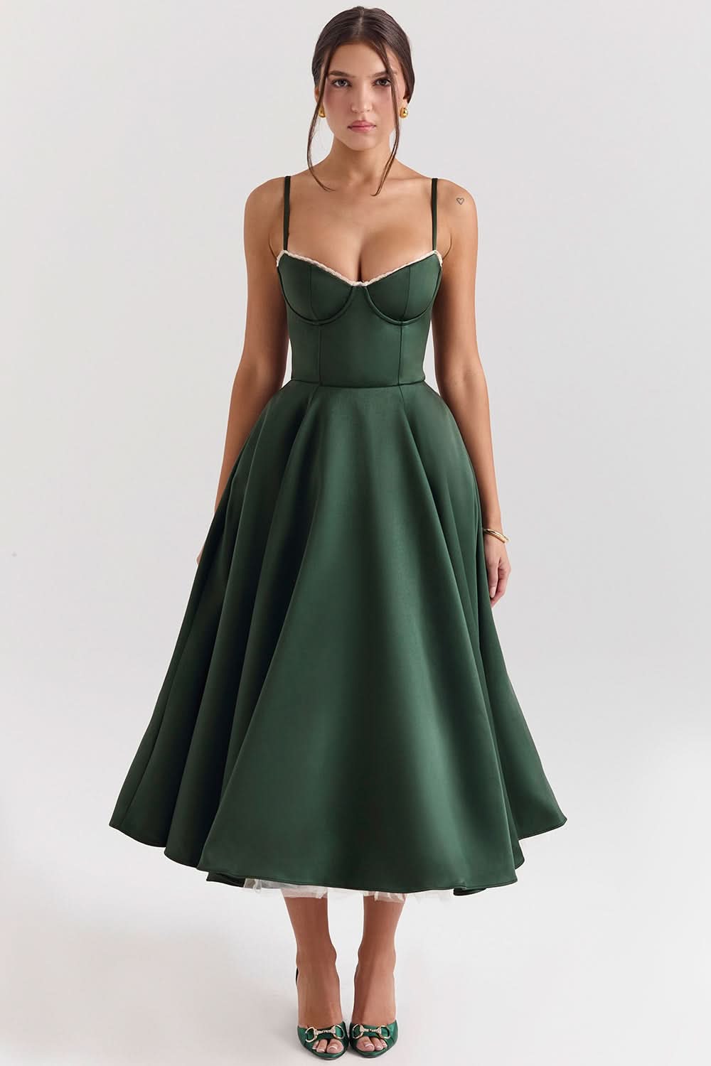 Gracefully Styled Dress for Any Occasion