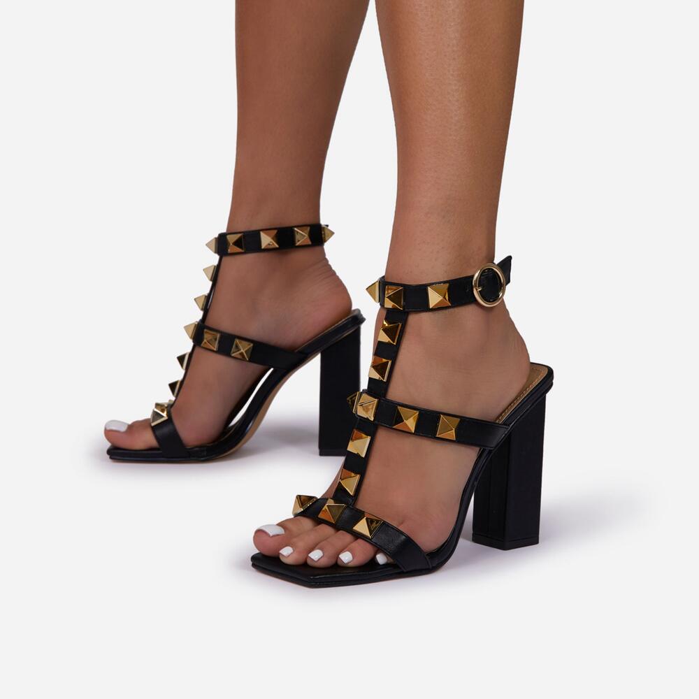 Well Tailored Heels with a Graceful Silhouette