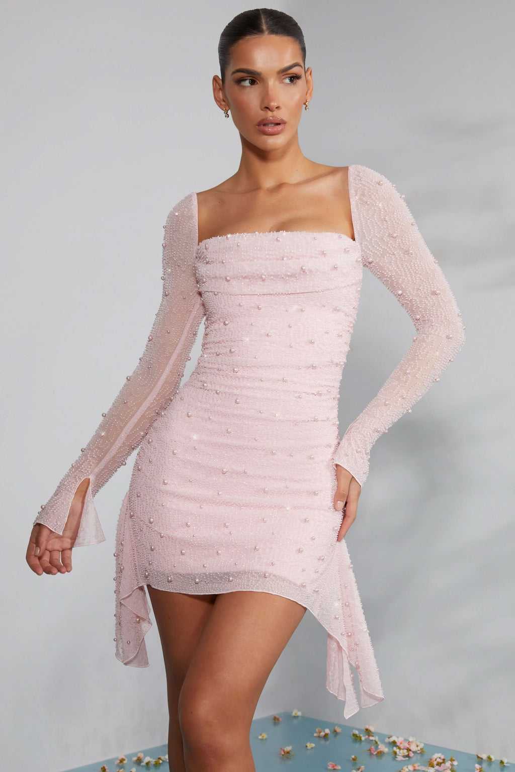 Well Tailored Dress with a Graceful Silhouette