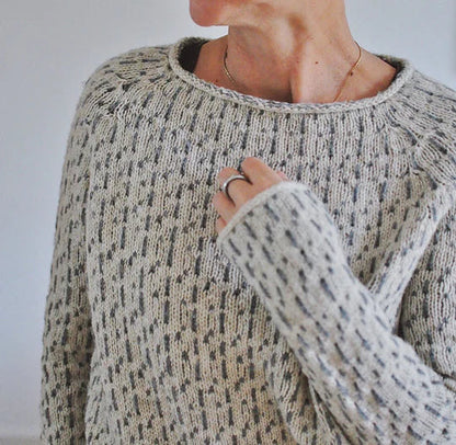 LM | Chic gray sweater with round neckline