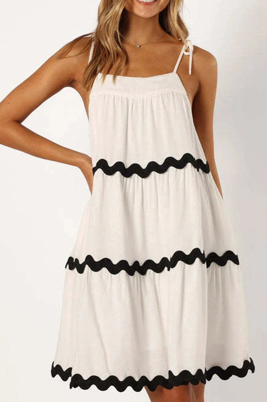 Effortlessly Elegant Dress with a Timeless Design