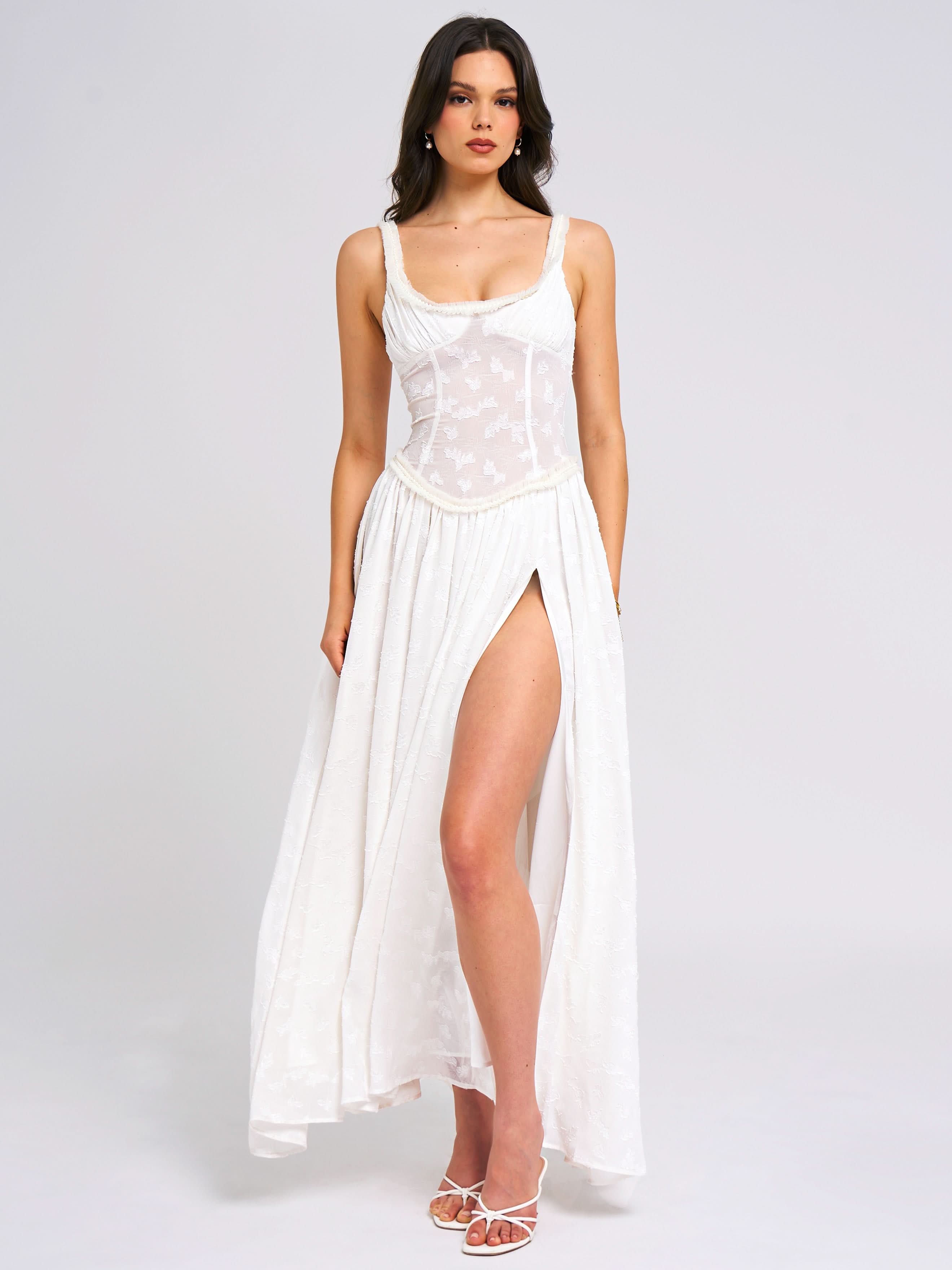 Well Tailored Dress with a Graceful Silhouette