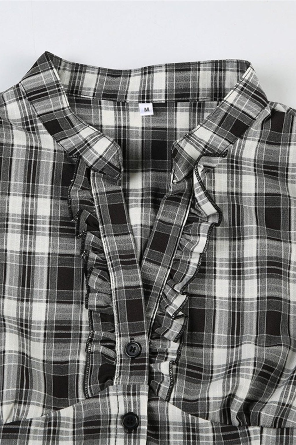 Well Tailored Blouse with a Graceful Silhouette
