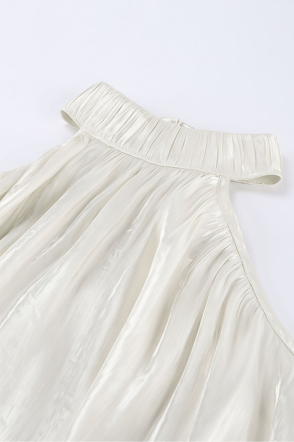 Well Tailored Blouse with a Graceful Silhouette
