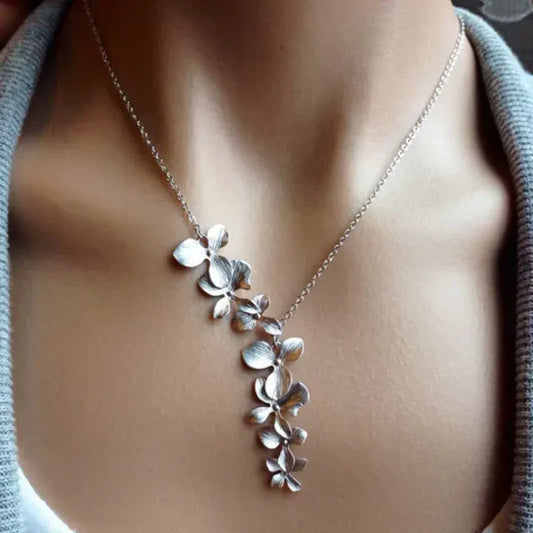 Charming Silver Necklace for Any Occasion