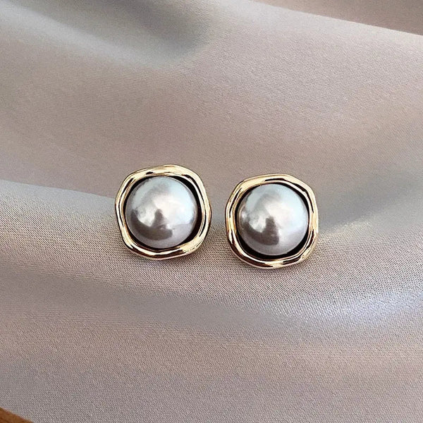 1+1 Offer: White Opal Golden Bracelet + Black Pearl Earrings
