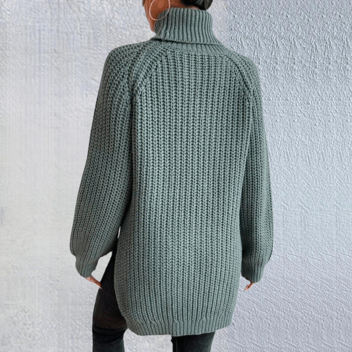 LM | Fashionable green turtleneck sweater