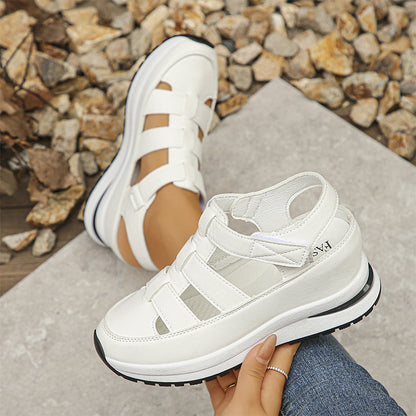 LM | Closed toe sandals